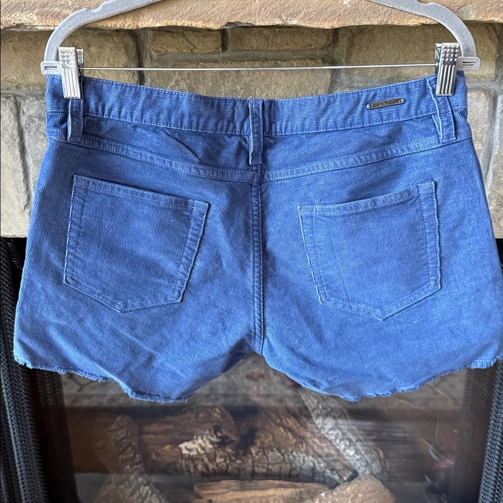 Carve Designs Women's Oahu blue Corduroy Shorts with fray & stretch. Size 6 - Picture 4 of 8